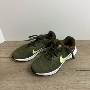 Youth Nike Dark Green Revolution Running Shoes size 6
